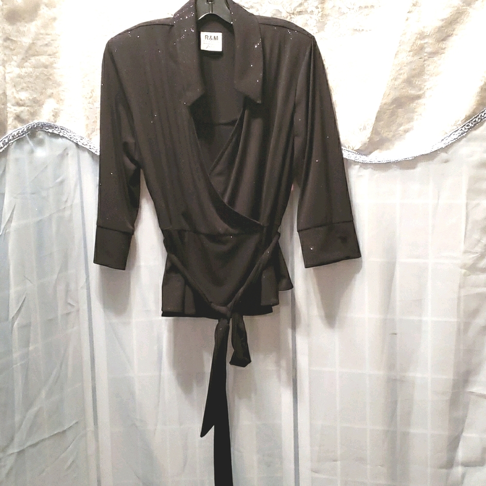 R&M RICHARDS PETITE BLK SEQUIN/STONE WRAP TOP SZ PL